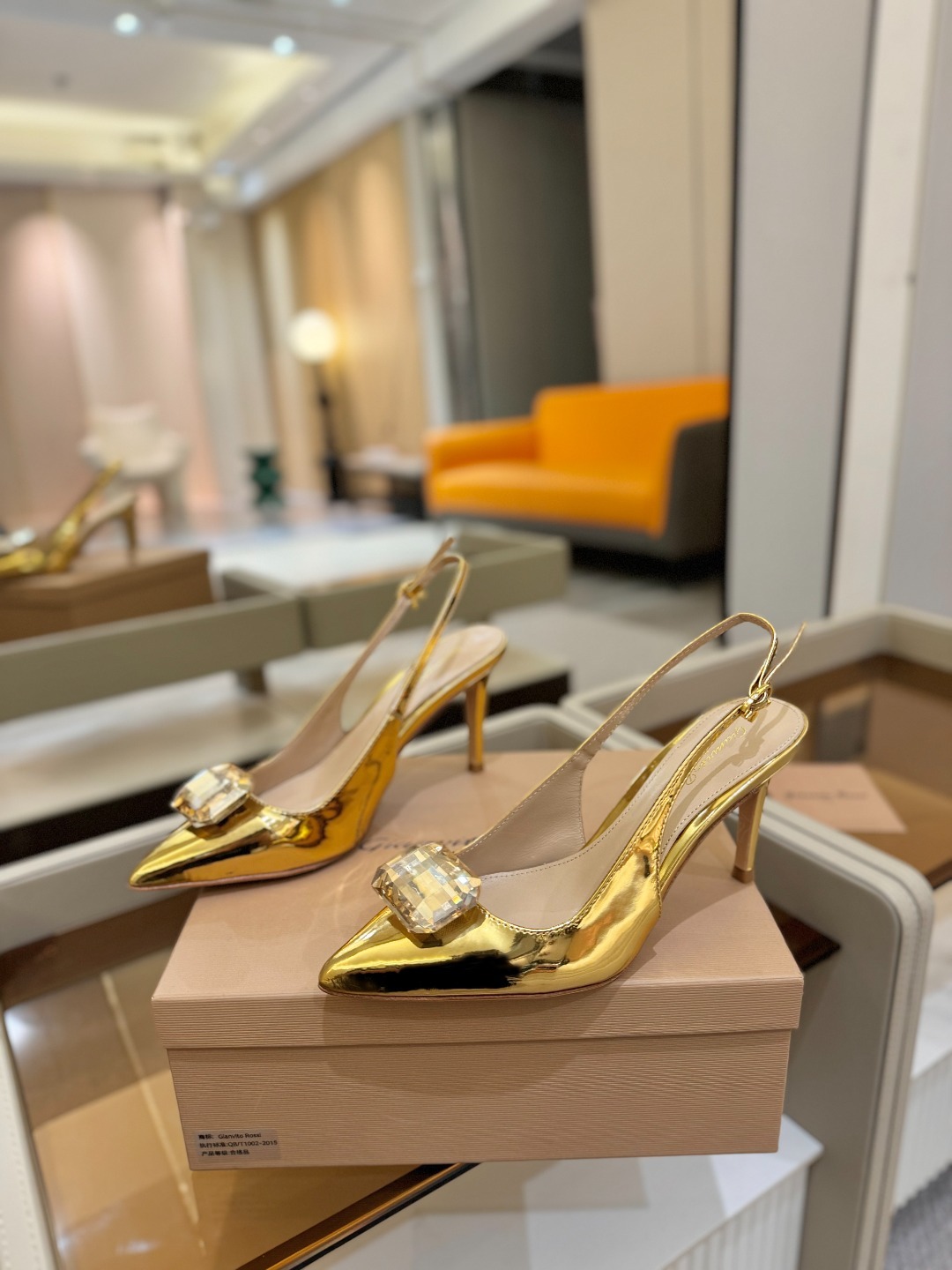 Gianvito rossi 👠
2025新款拖鞋
原版开发 顶级版本 代购品质
超美的大宝石高跟凉