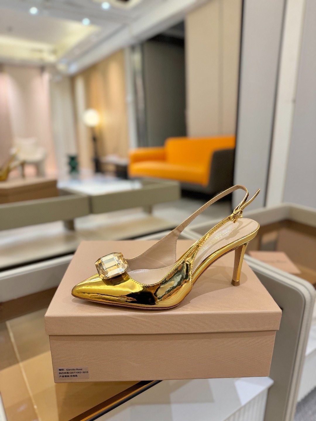 Gianvito rossi 👠
2025新款拖鞋
原版开发 顶级版本 代购品质
超美的大宝石高跟凉