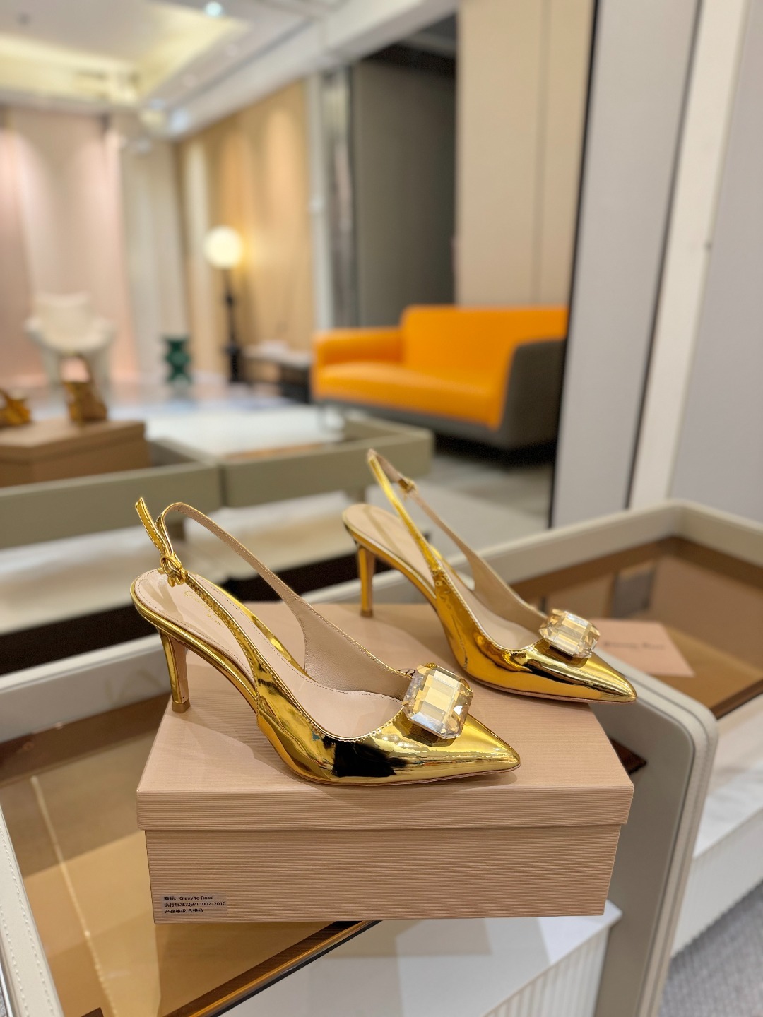 Gianvito rossi 👠
2025新款拖鞋
原版开发 顶级版本 代购品质
超美的大宝石高跟凉