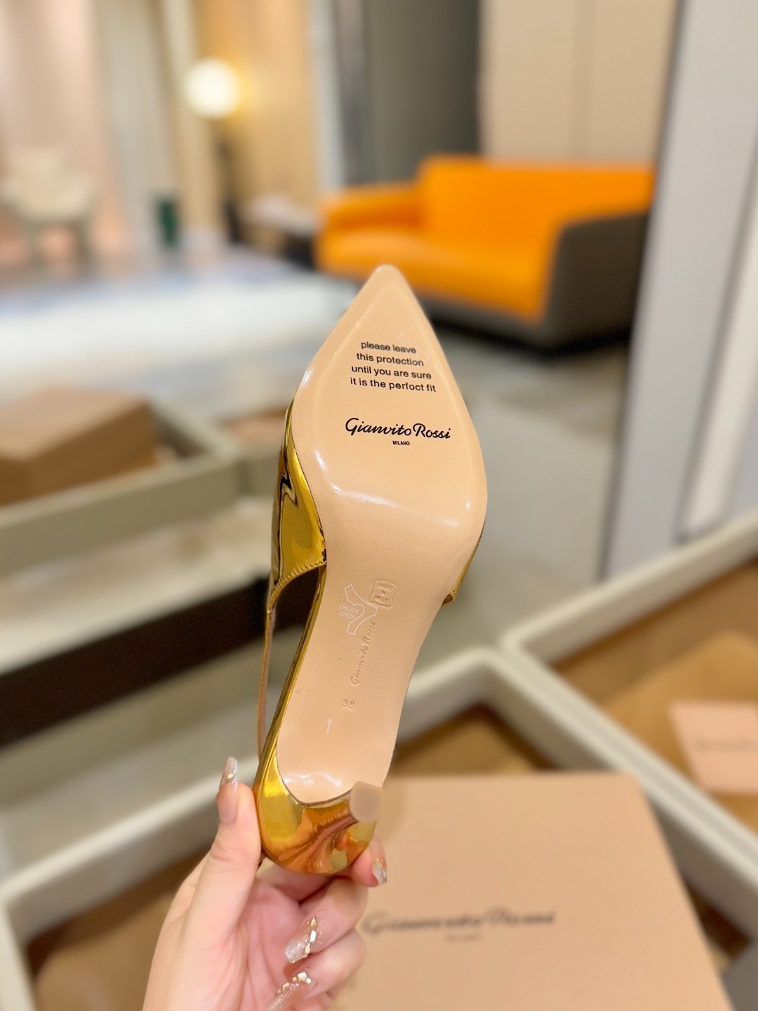 Gianvito rossi 👠
2025新款拖鞋
原版开发 顶级版本 代购品质
超美的大宝石高跟凉