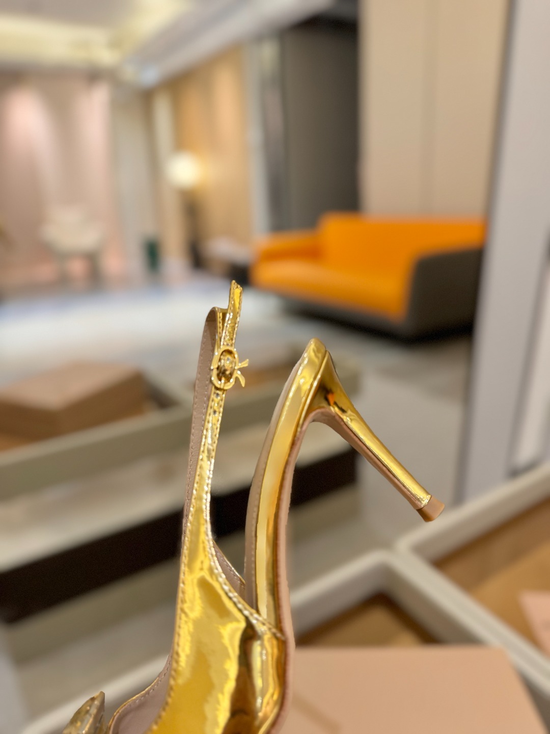 Gianvito rossi 👠
2025新款拖鞋
原版开发 顶级版本 代购品质
超美的大宝石高跟凉