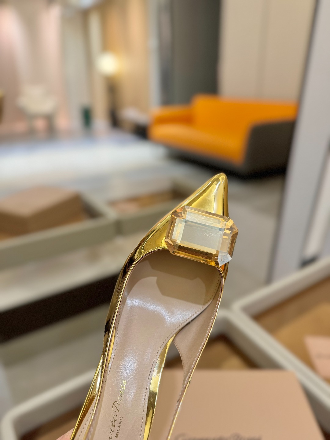 Gianvito rossi 👠
2025新款拖鞋
原版开发 顶级版本 代购品质
超美的大宝石高跟凉