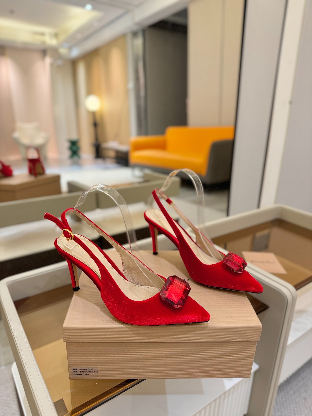 Gianvito rossi 👠
2025新款拖鞋
原版开发 顶级版本 代购品质
超美的大宝石高跟凉