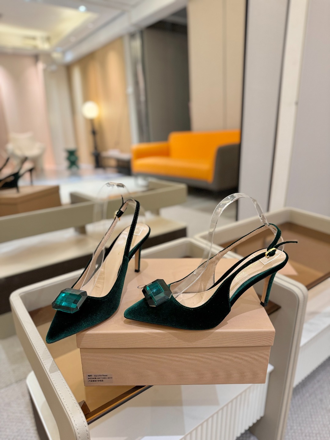 Gianvito rossi 👠
2025新款拖鞋
原版开发 顶级版本 代购品质
超美的大宝石高跟凉