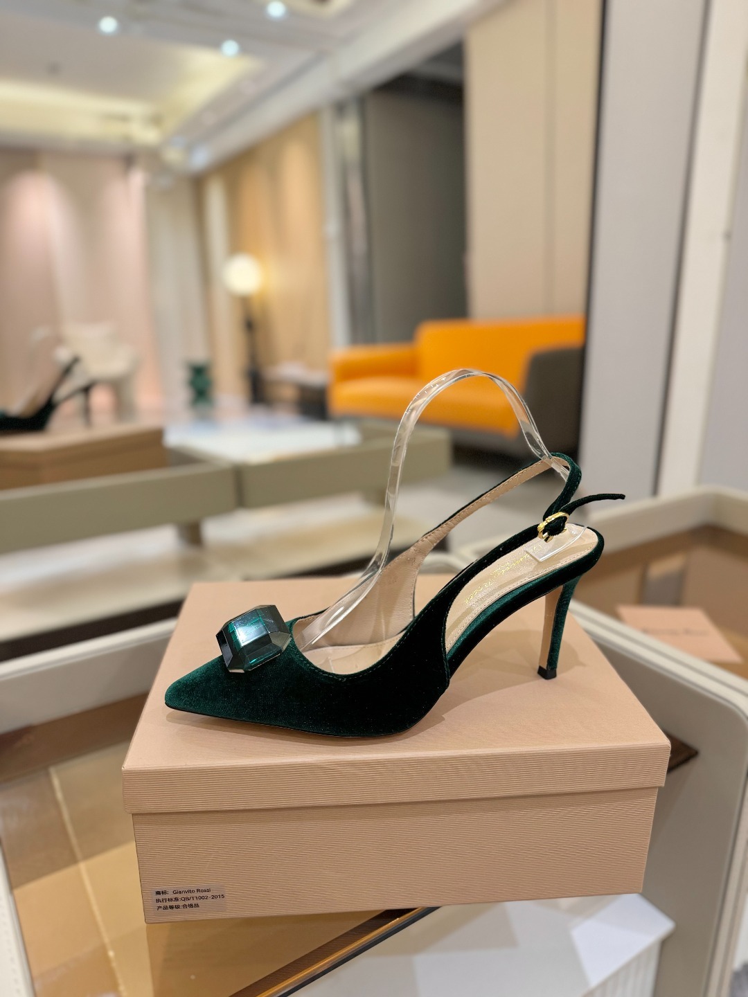 Gianvito rossi 👠
2025新款拖鞋
原版开发 顶级版本 代购品质
超美的大宝石高跟凉
