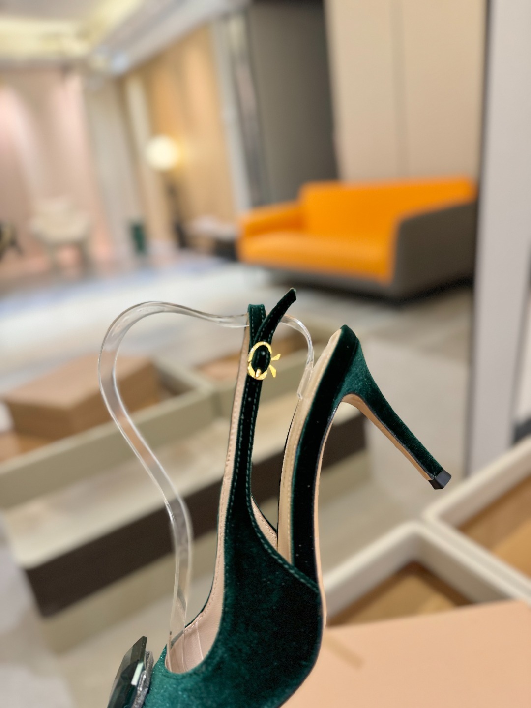 Gianvito rossi 👠
2025新款拖鞋
原版开发 顶级版本 代购品质
超美的大宝石高跟凉