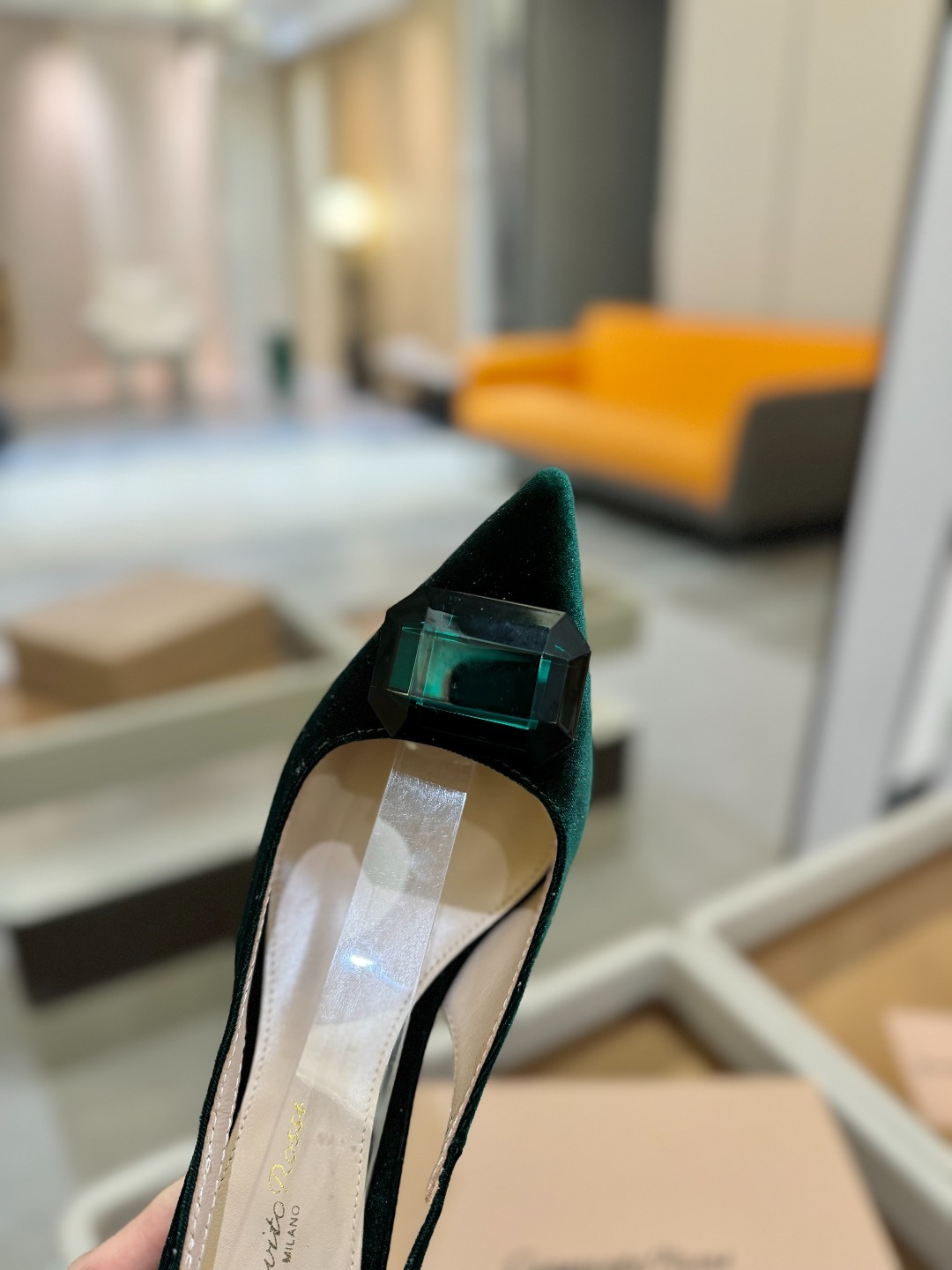 Gianvito rossi 👠
2025新款拖鞋
原版开发 顶级版本 代购品质
超美的大宝石高跟凉