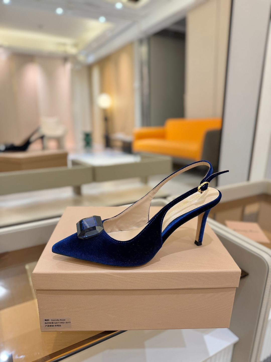 Gianvito rossi 👠
2025新款拖鞋
原版开发 顶级版本 代购品质
超美的大宝石高跟凉