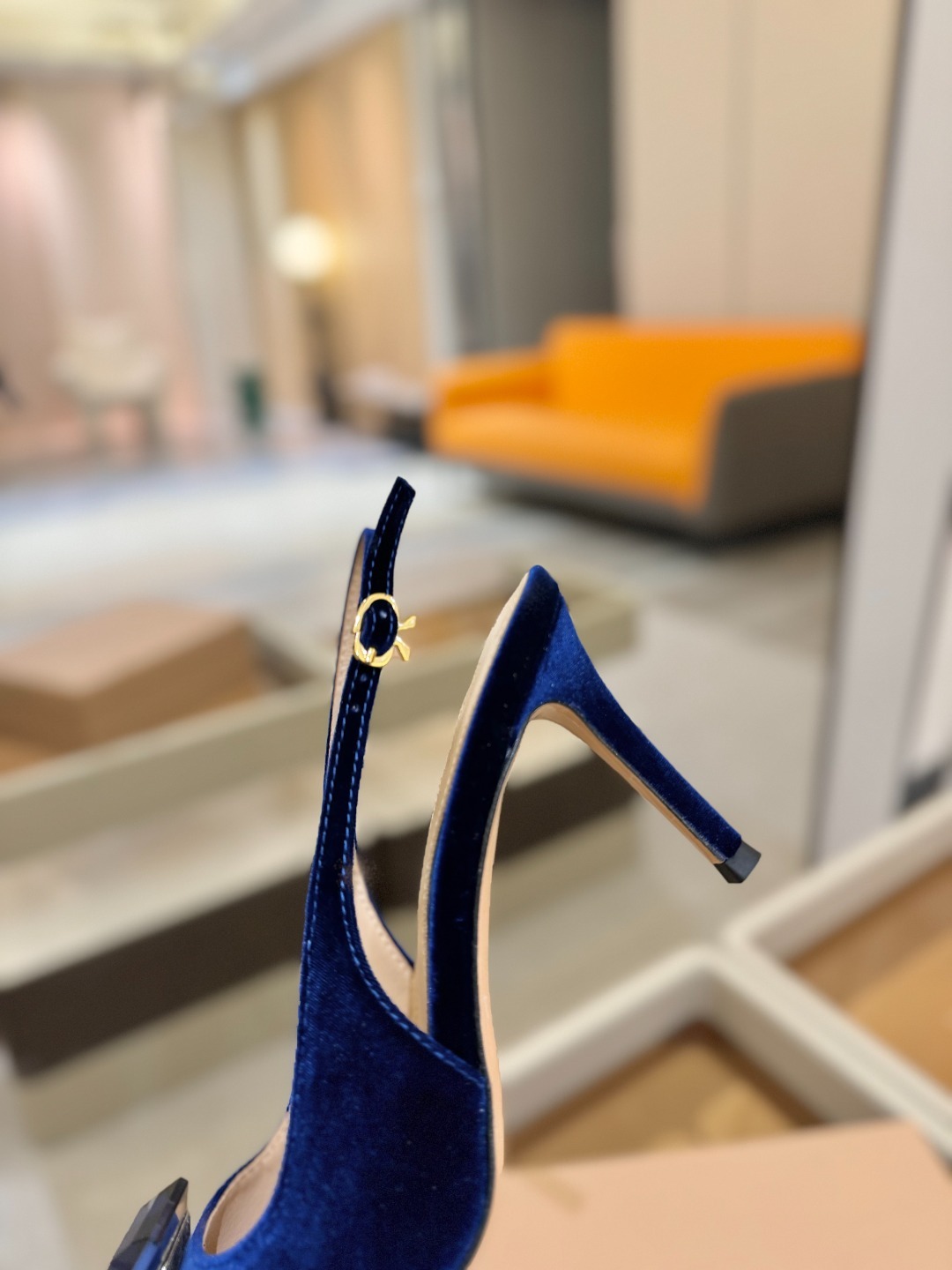 Gianvito rossi 👠
2025新款拖鞋
原版开发 顶级版本 代购品质
超美的大宝石高跟凉