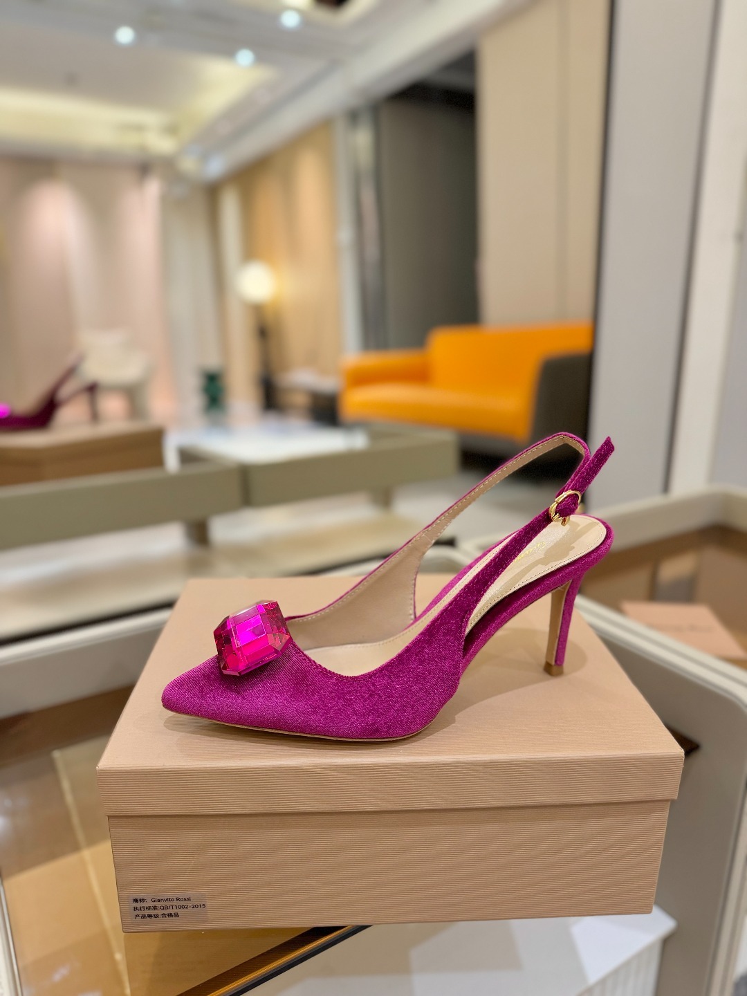 Gianvito rossi 👠
2025新款拖鞋
原版开发 顶级版本 代购品质
超美的大宝石高跟凉