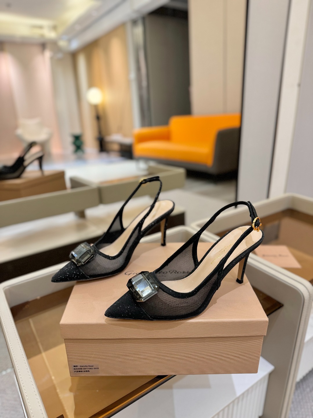 Gianvito rossi 👠
2025新款拖鞋
原版开发 顶级版本 代购品质
超美的大宝石高跟凉
