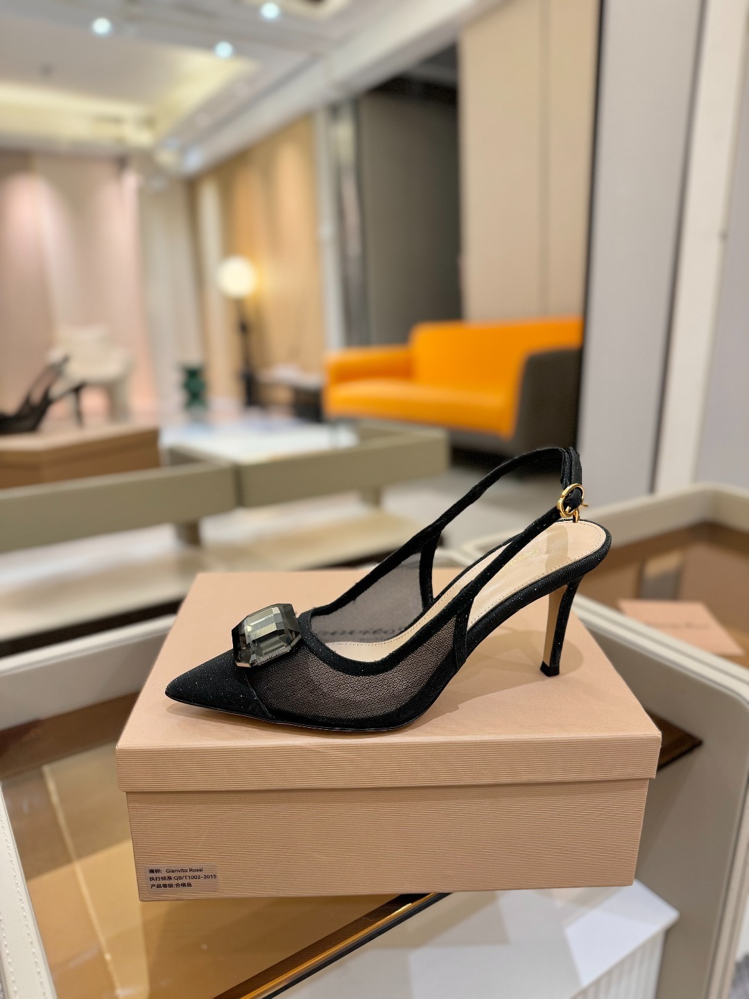 Gianvito rossi 👠
2025新款拖鞋
原版开发 顶级版本 代购品质
超美的大宝石高跟凉