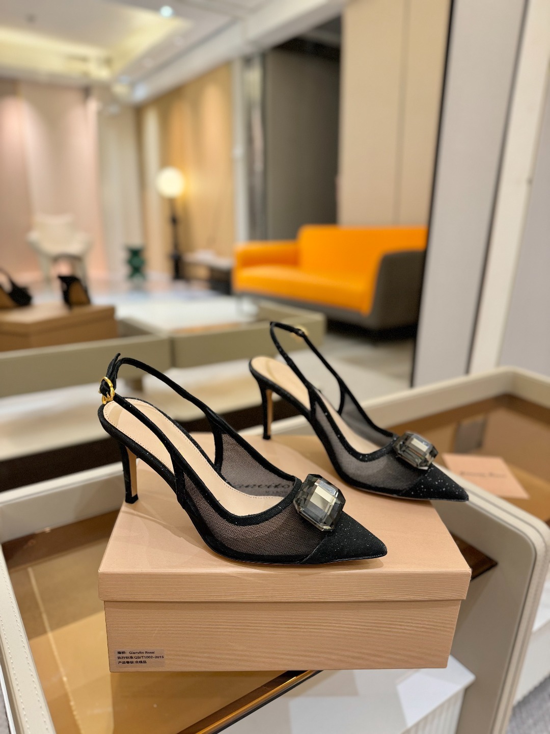 Gianvito rossi 👠
2025新款拖鞋
原版开发 顶级版本 代购品质
超美的大宝石高跟凉