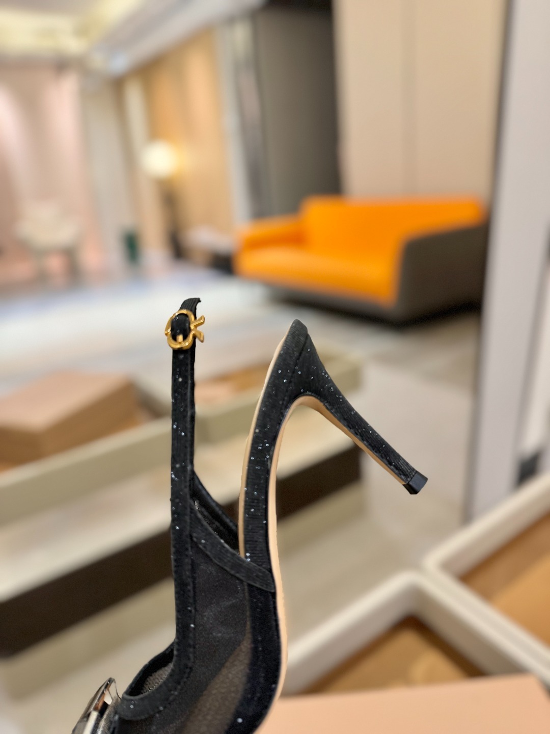 Gianvito rossi 👠
2025新款拖鞋
原版开发 顶级版本 代购品质
超美的大宝石高跟凉