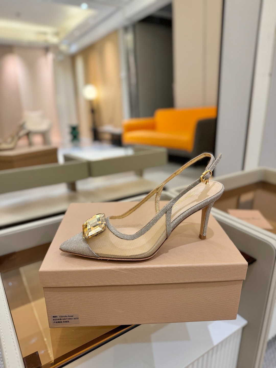 Gianvito rossi 👠
2025新款拖鞋
原版开发 顶级版本 代购品质
超美的大宝石高跟凉