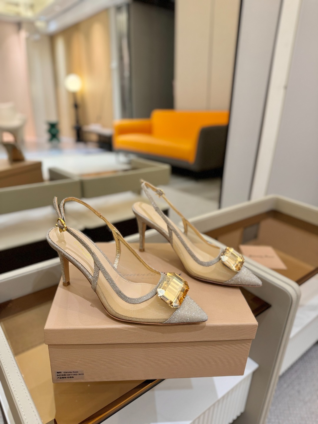 Gianvito rossi 👠
2025新款拖鞋
原版开发 顶级版本 代购品质
超美的大宝石高跟凉