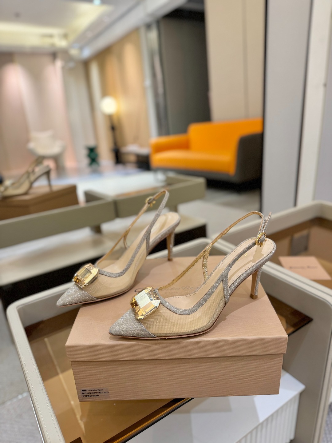 Gianvito rossi 👠
2025新款拖鞋
原版开发 顶级版本 代购品质
超美的大宝石高跟凉