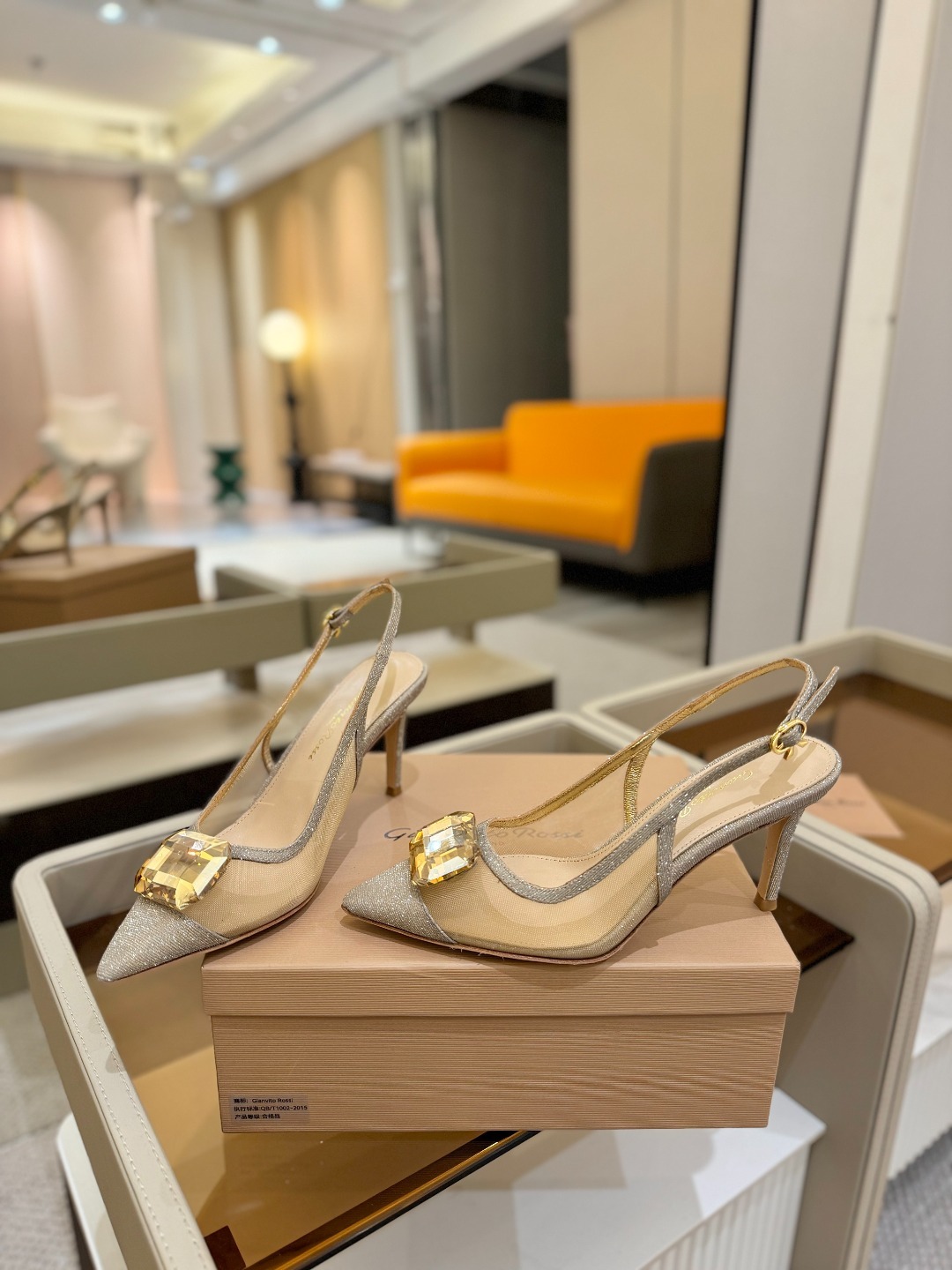 Gianvito rossi 👠
2025新款拖鞋
原版开发 顶级版本 代购品质
超美的大宝石高跟凉