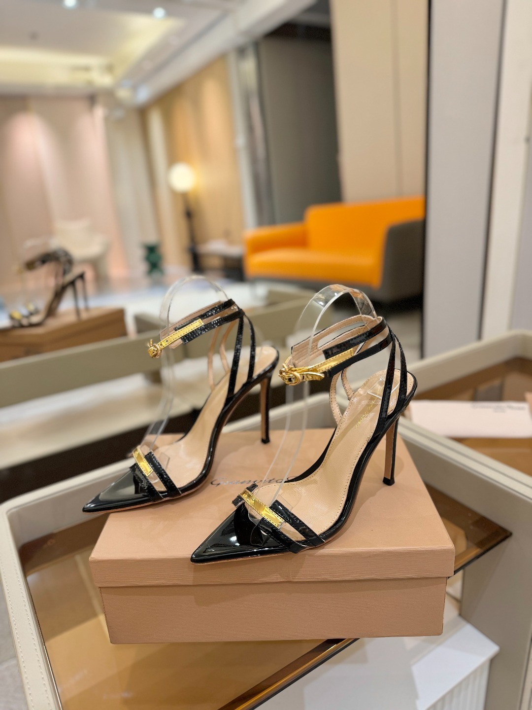 Gianvito rossi
💕 2025𝙨𝙨 这款高跟鞋 极简主义的 Elle、Gian
