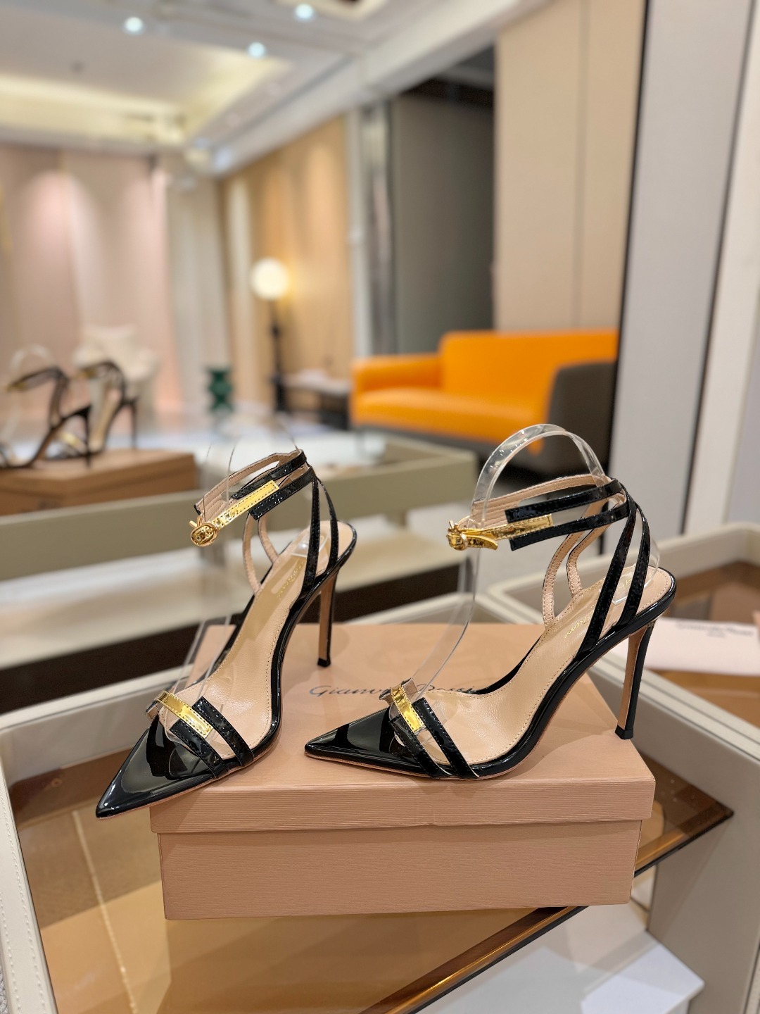 Gianvito rossi
💕 2025𝙨𝙨 这款高跟鞋 极简主义的 Elle、Gian