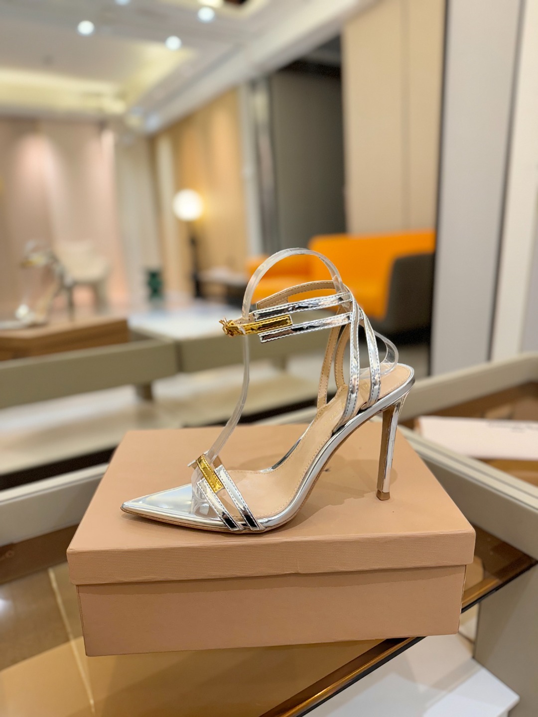 Gianvito rossi
💕 2025𝙨𝙨 这款高跟鞋 极简主义的 Elle、Gian