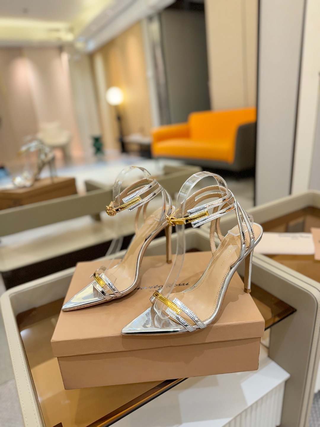 Gianvito rossi
💕 2025𝙨𝙨 这款高跟鞋 极简主义的 Elle、Gian