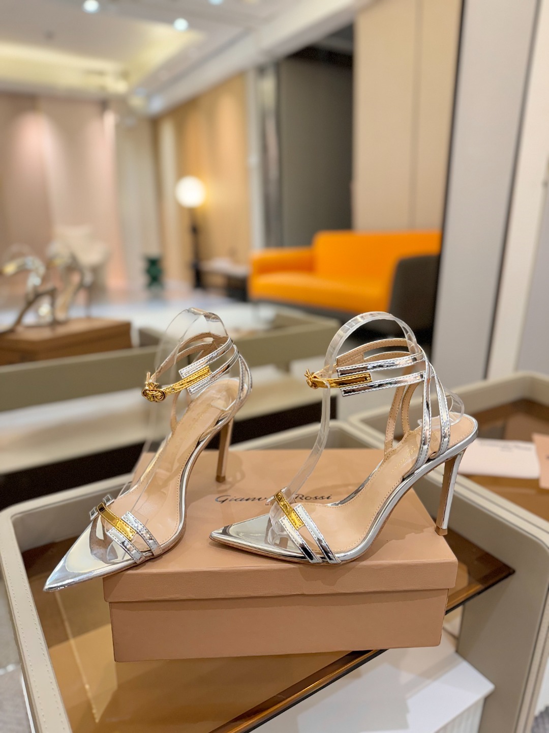 Gianvito rossi
💕 2025𝙨𝙨 这款高跟鞋 极简主义的 Elle、Gian