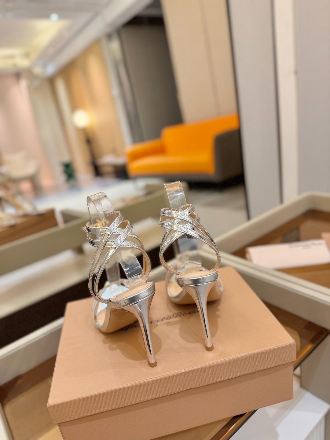 Gianvito rossi
💕 2025𝙨𝙨 这款高跟鞋 极简主义的 Elle、Gian