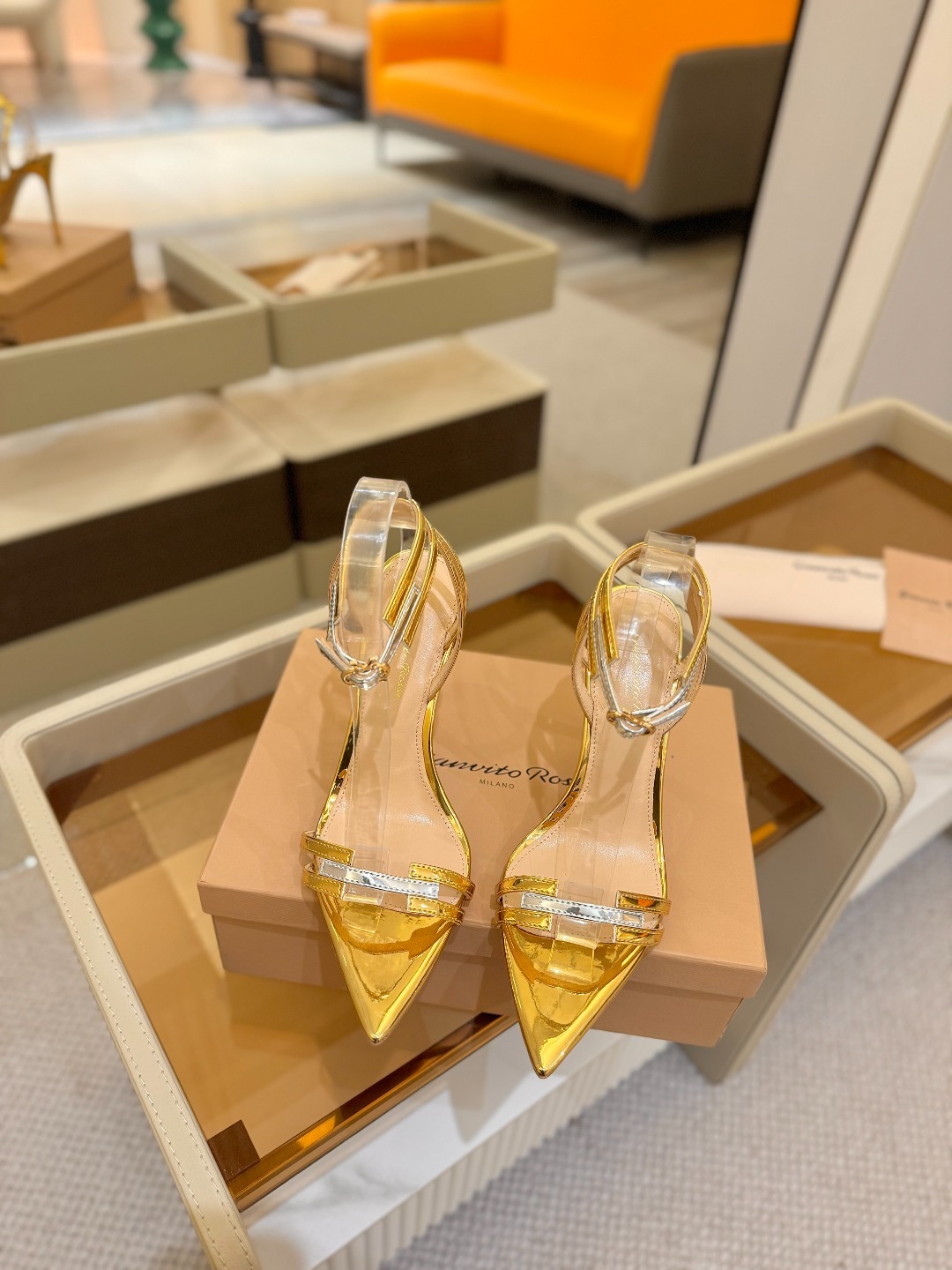 Gianvito rossi
💕 2025𝙨𝙨 这款高跟鞋 极简主义的 Elle、Gian