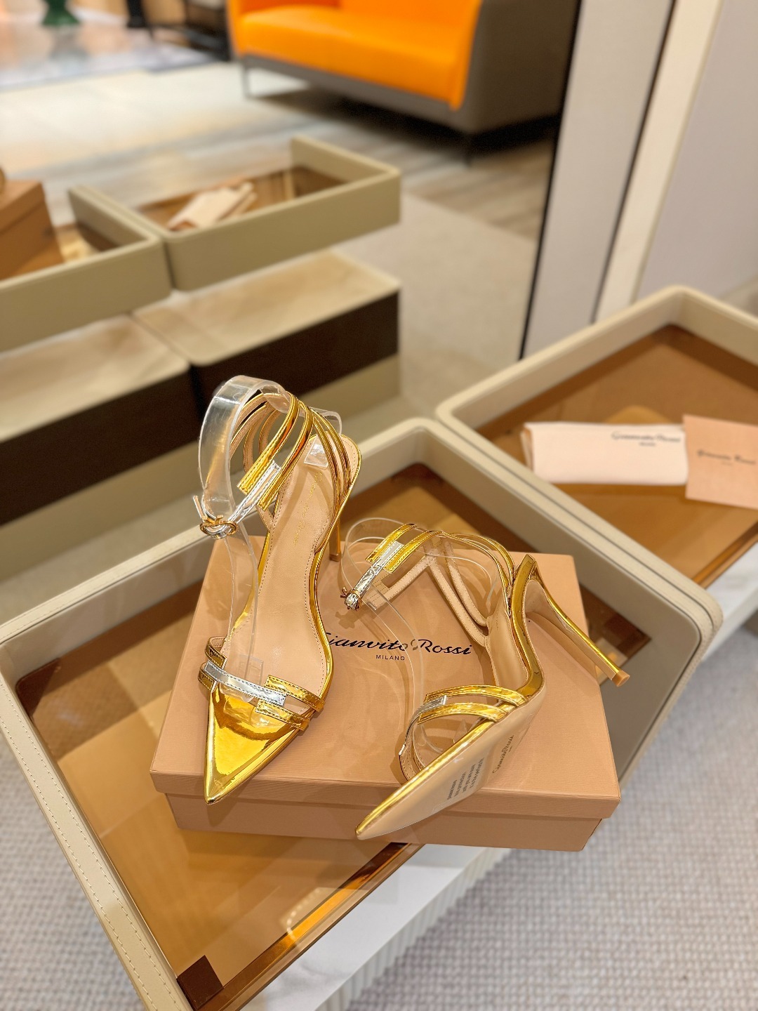 Gianvito rossi
💕 2025𝙨𝙨 这款高跟鞋 极简主义的 Elle、Gian