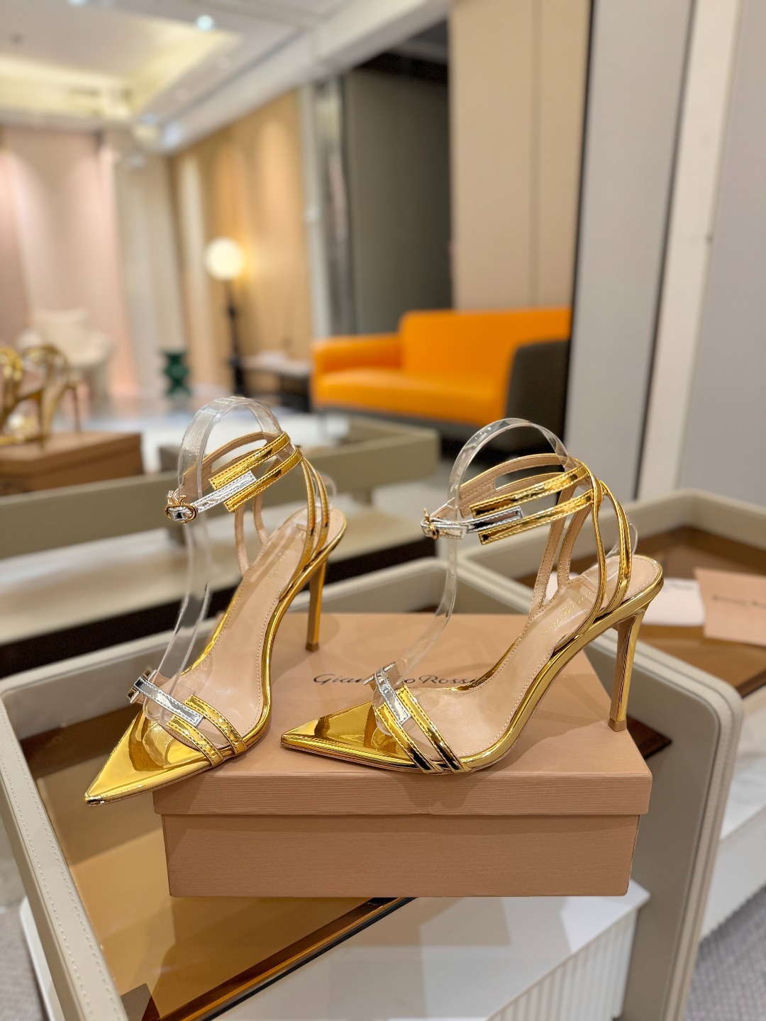 Gianvito rossi
💕 2025𝙨𝙨 这款高跟鞋 极简主义的 Elle、Gian