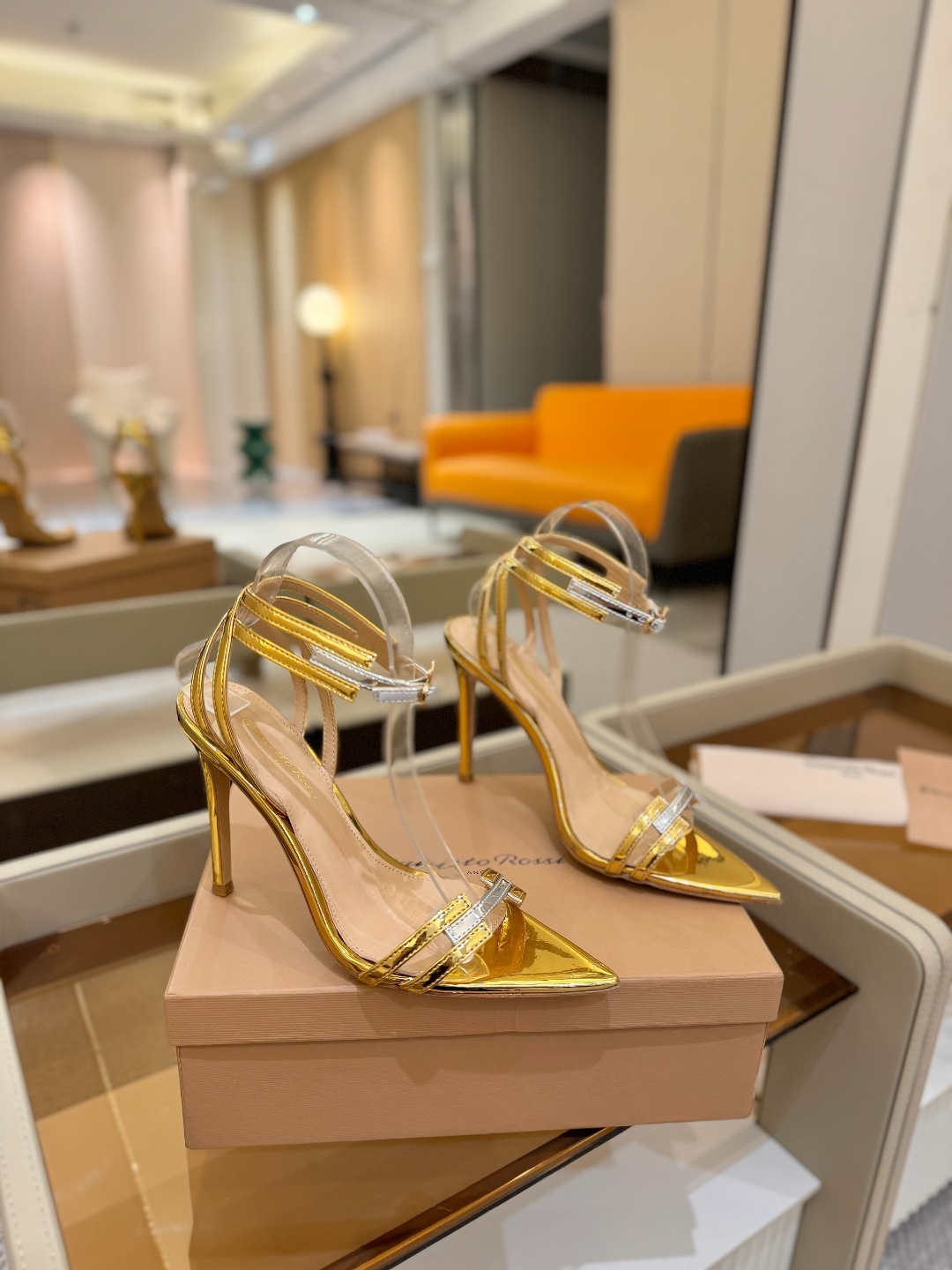 Gianvito rossi
💕 2025𝙨𝙨 这款高跟鞋 极简主义的 Elle、Gian
