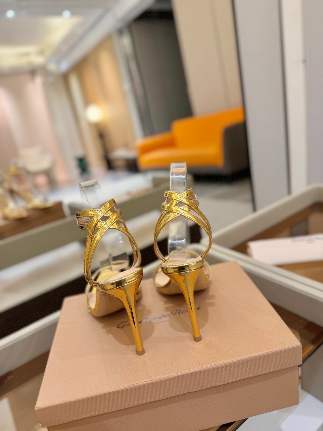 Gianvito rossi
💕 2025𝙨𝙨 这款高跟鞋 极简主义的 Elle、Gian