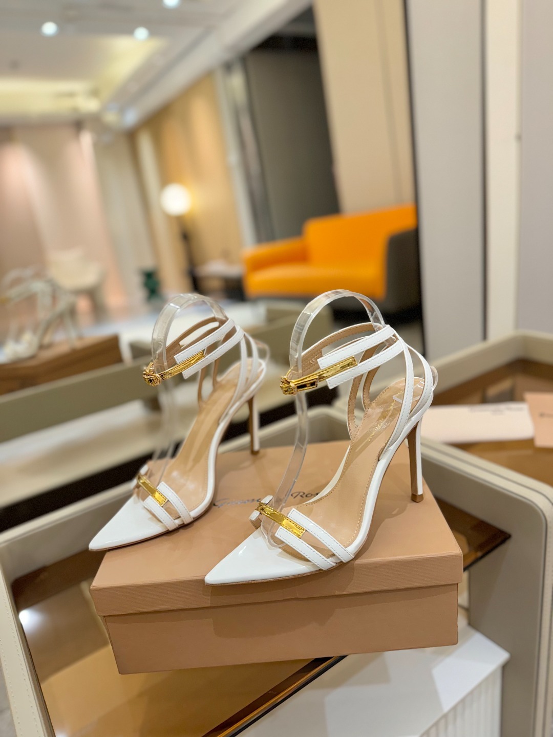 Gianvito rossi
💕 2025𝙨𝙨 这款高跟鞋 极简主义的 Elle、Gian