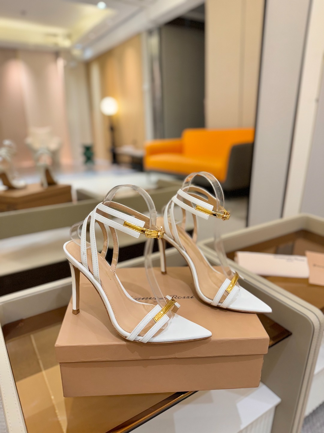 Gianvito rossi
💕 2025𝙨𝙨 这款高跟鞋 极简主义的 Elle、Gian