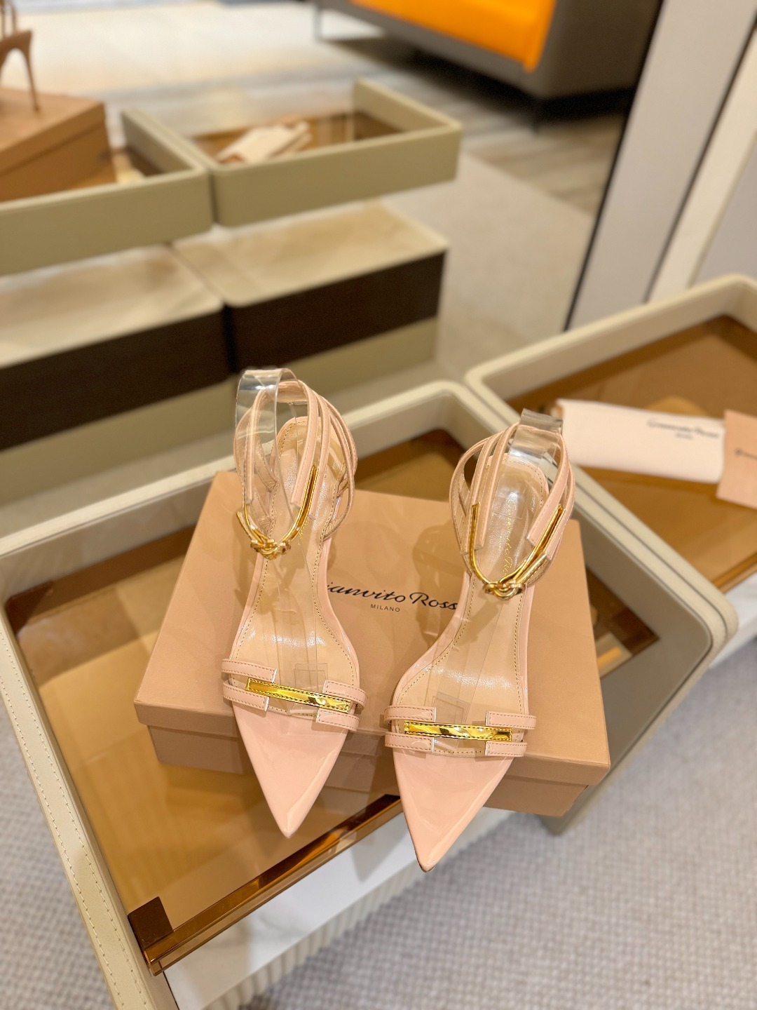 Gianvito rossi
💕 2025𝙨𝙨 这款高跟鞋 极简主义的 Elle、Gian