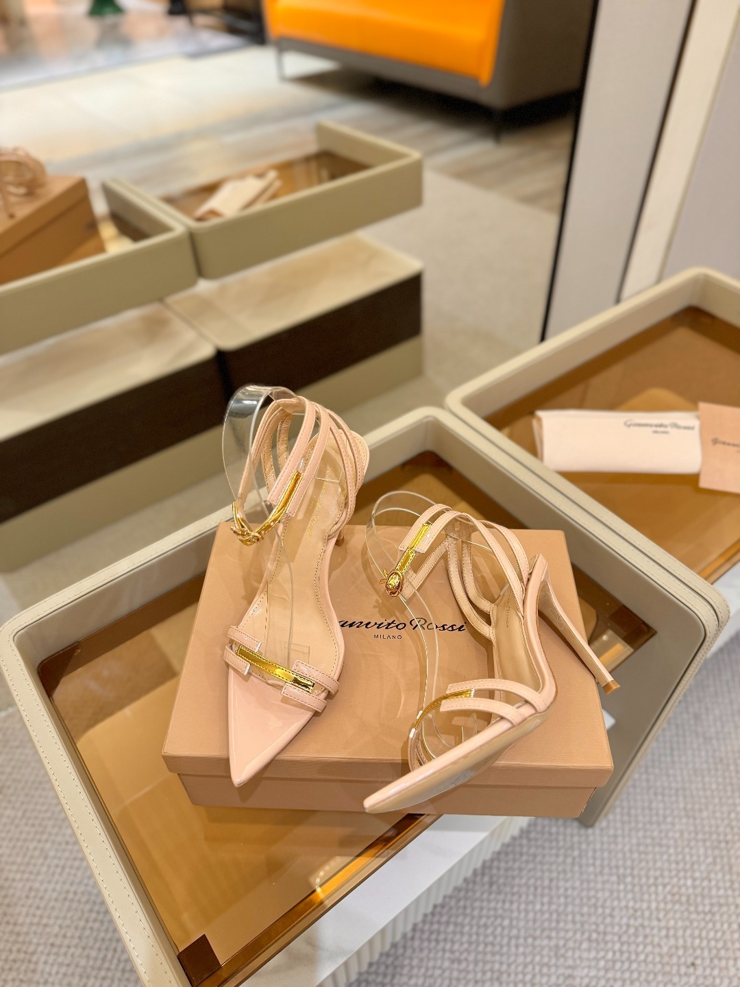 Gianvito rossi
💕 2025𝙨𝙨 这款高跟鞋 极简主义的 Elle、Gian