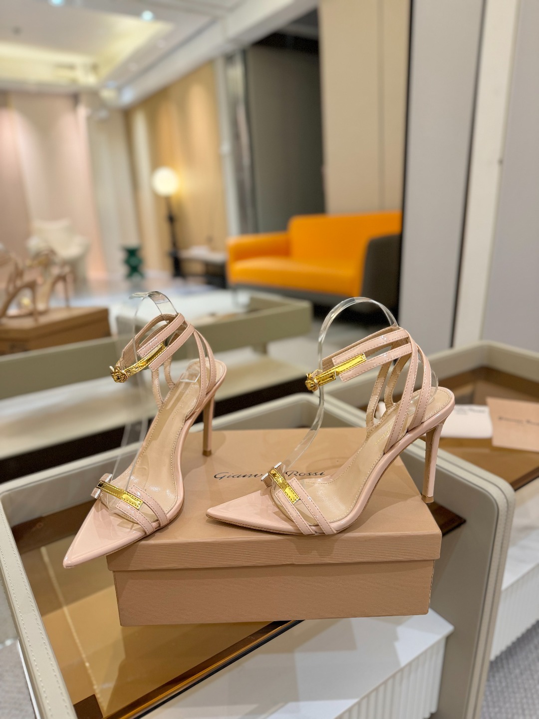 Gianvito rossi
💕 2025𝙨𝙨 这款高跟鞋 极简主义的 Elle、Gian