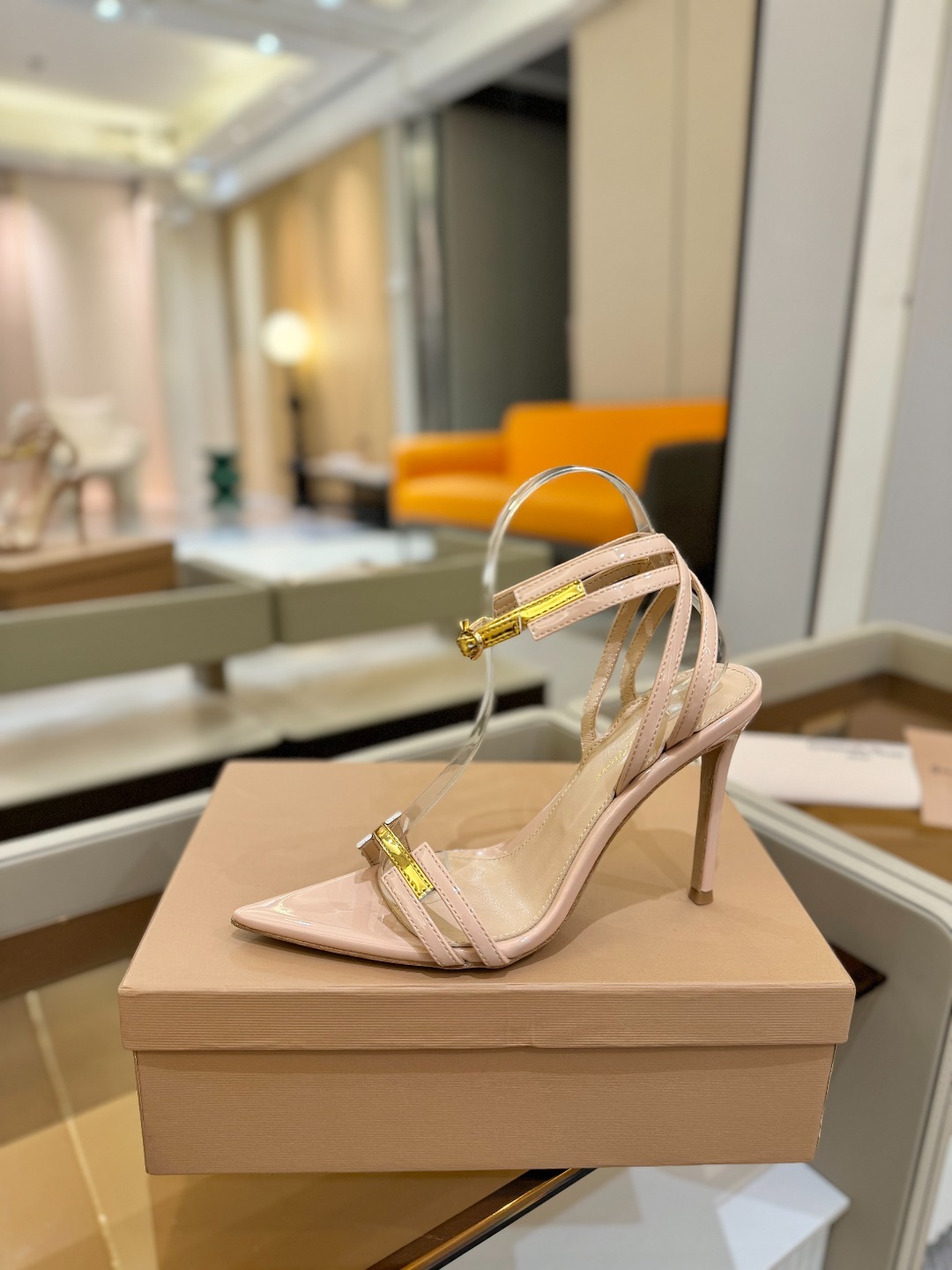 Gianvito rossi
💕 2025𝙨𝙨 这款高跟鞋 极简主义的 Elle、Gian