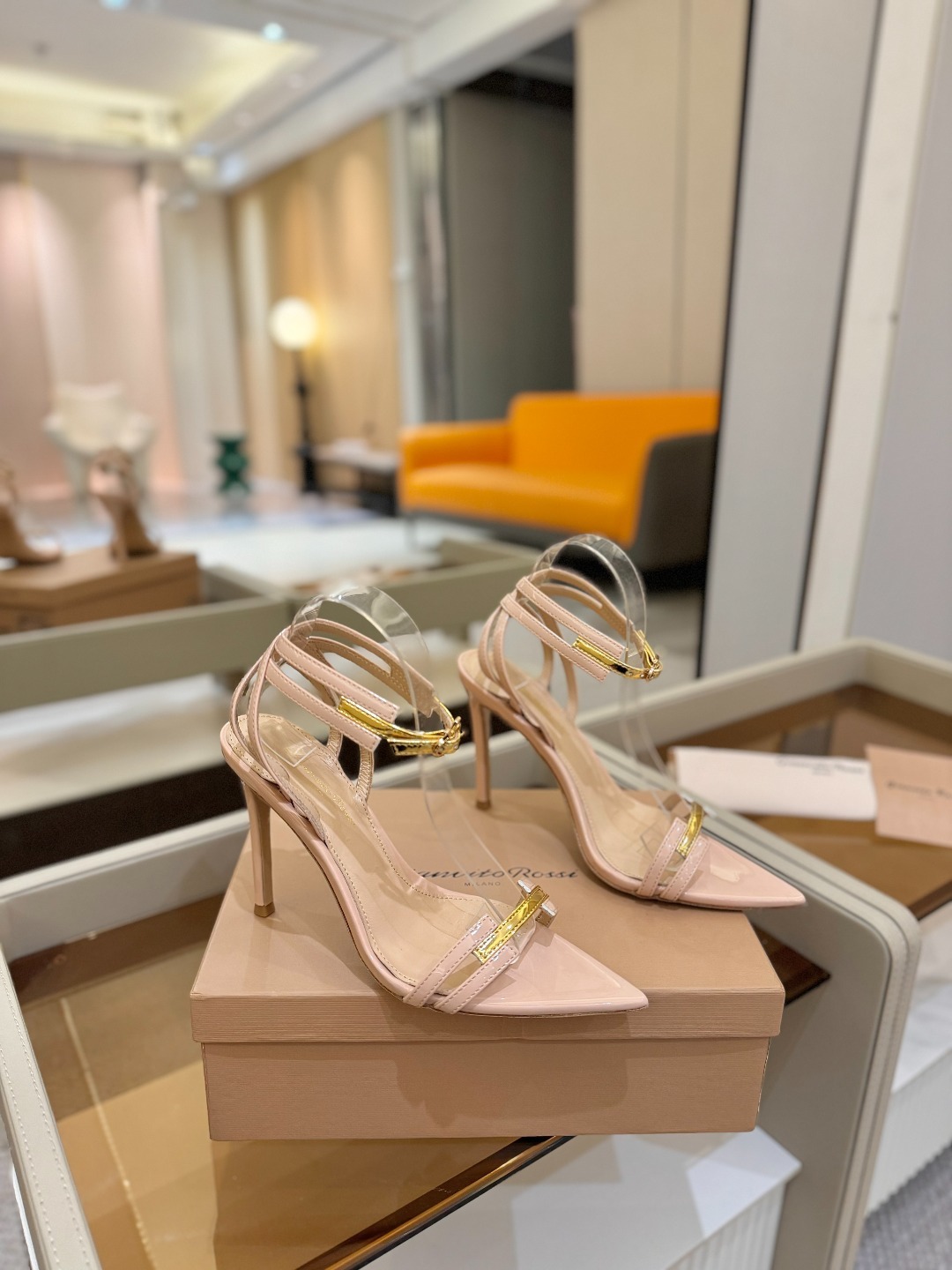 Gianvito rossi
💕 2025𝙨𝙨 这款高跟鞋 极简主义的 Elle、Gian