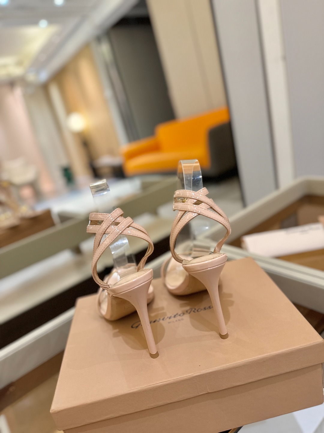 Gianvito rossi
💕 2025𝙨𝙨 这款高跟鞋 极简主义的 Elle、Gian