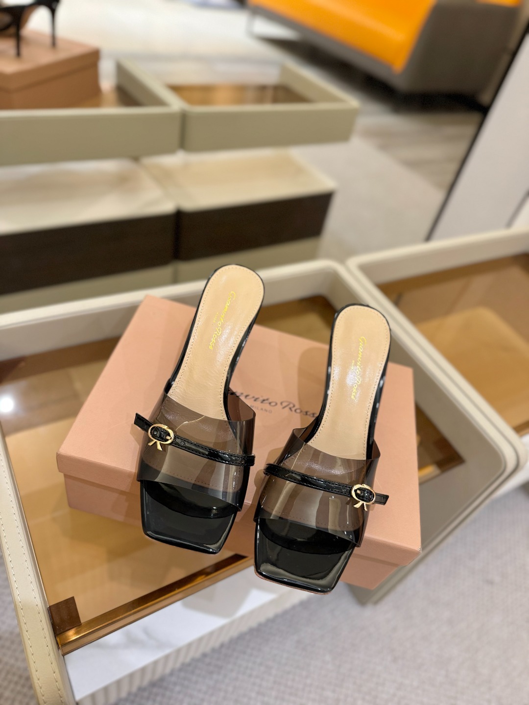 {半拖}
吉安维托·罗西
