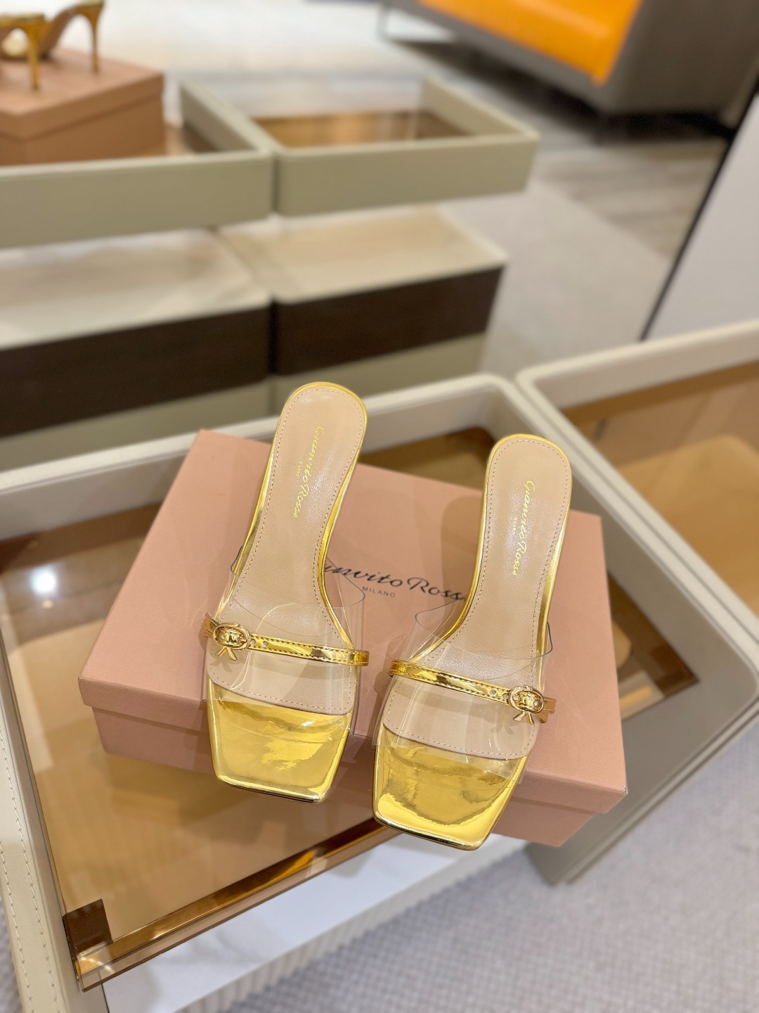 {半拖}
吉安维托·罗西