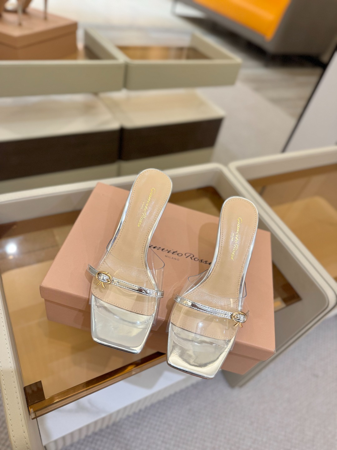 {半拖}
吉安维托·罗西