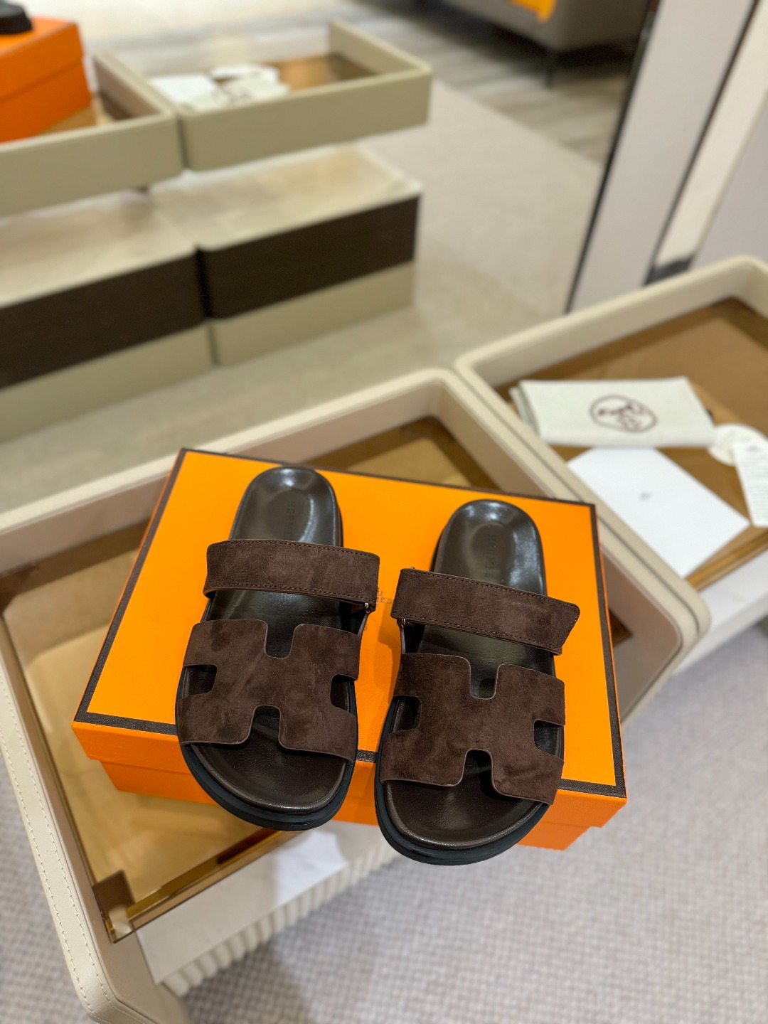 
  Hermes 
 H家chypre二舅鞋H型魔术贴平底新款凉鞋拖鞋
 ZP购入，顶级原单品质，市面