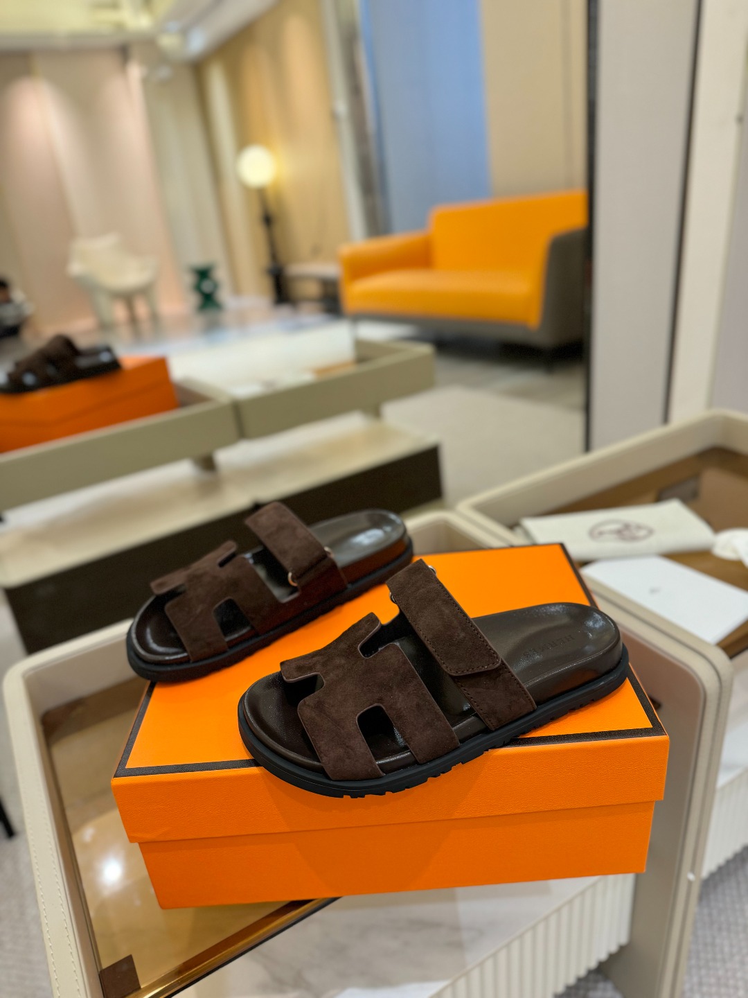 
  Hermes 
 H家chypre二舅鞋H型魔术贴平底新款凉鞋拖鞋
 ZP购入，顶级原单品质，市面
