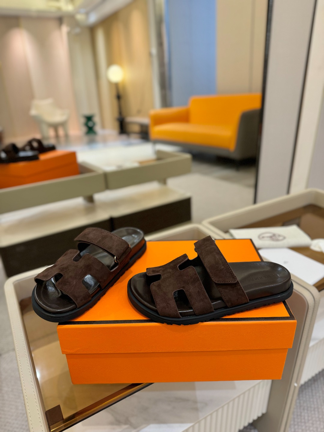 
  Hermes 
 H家chypre二舅鞋H型魔术贴平底新款凉鞋拖鞋
 ZP购入，顶级原单品质，市面