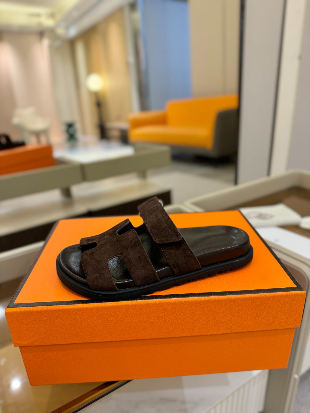 
  Hermes 
 H家chypre二舅鞋H型魔术贴平底新款凉鞋拖鞋
 ZP购入，顶级原单品质，市面