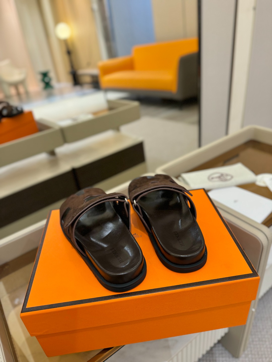 
  Hermes 
 H家chypre二舅鞋H型魔术贴平底新款凉鞋拖鞋
 ZP购入，顶级原单品质，市面