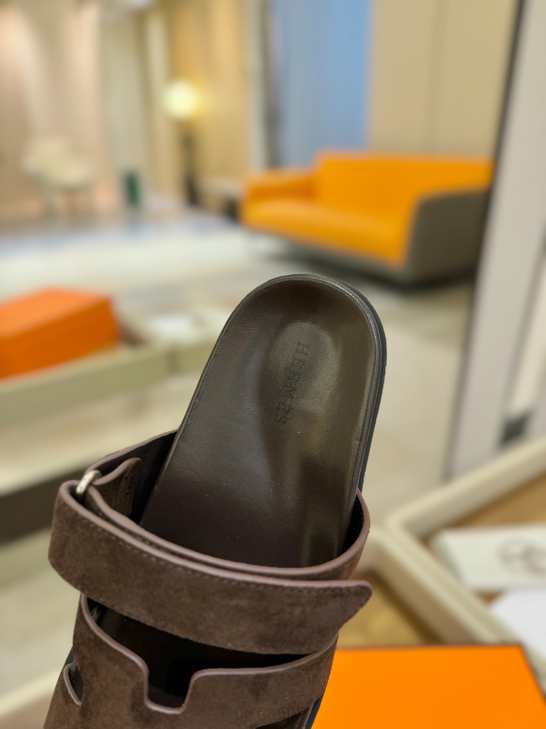 
  Hermes 
 H家chypre二舅鞋H型魔术贴平底新款凉鞋拖鞋
 ZP购入，顶级原单品质，市面